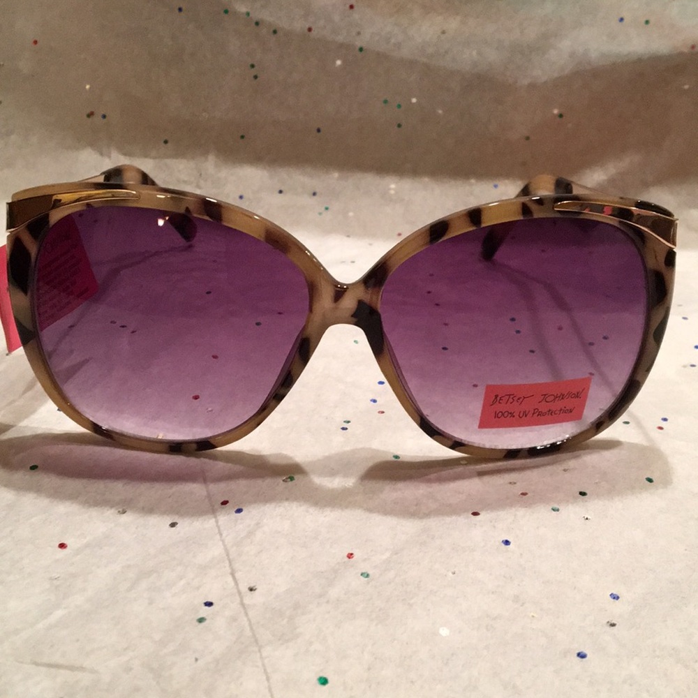 BETSEY JOHNSON OVERSIZED TORTOISE SUNGLASSES